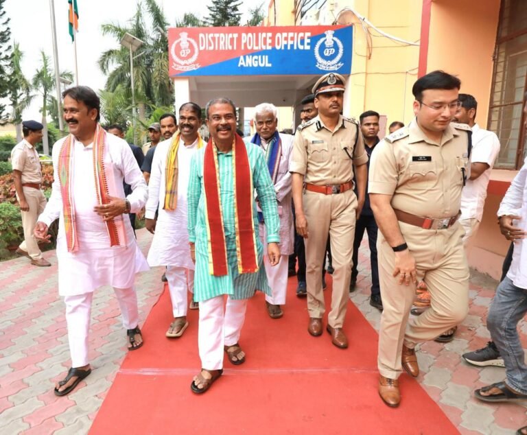 अनुगुल जिला पुलिस के ‘वितरण मेला’ में शामिल हुए केंद्रीय मंत्री
